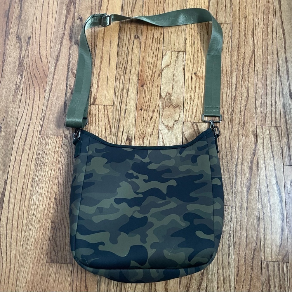 Haute Shore crossbody bag - camo with stripe - Picture 2 of 4